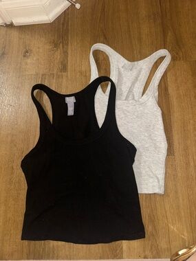 Tilly’s 2 Pack Bundle Tank Tops